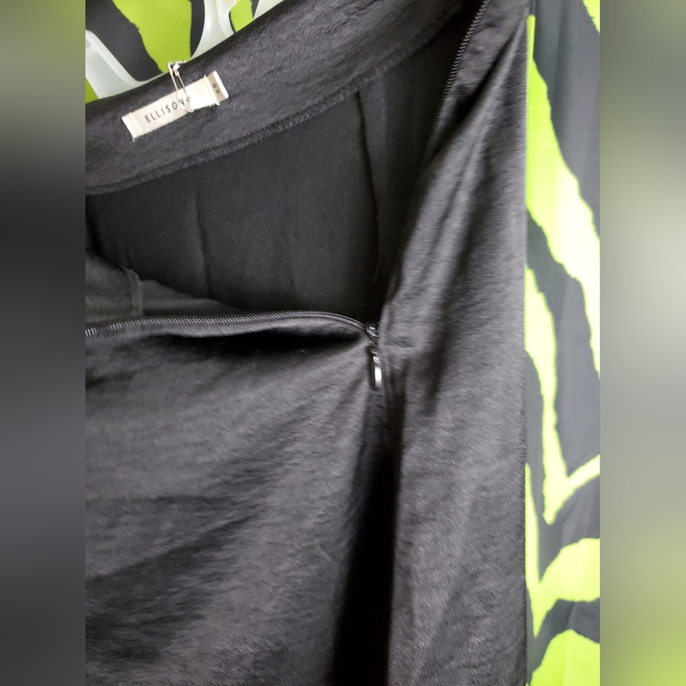 Black Tulip Skirt, Hi-Low/Asymmetrical, Size Large NWT - Picture 9 of 12